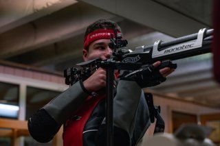 Dorian Saillen, 17 ans le 20 juillet, est déjà le meilleur suisse junior sur la distance du 50 mètres en tir à la carabine.
